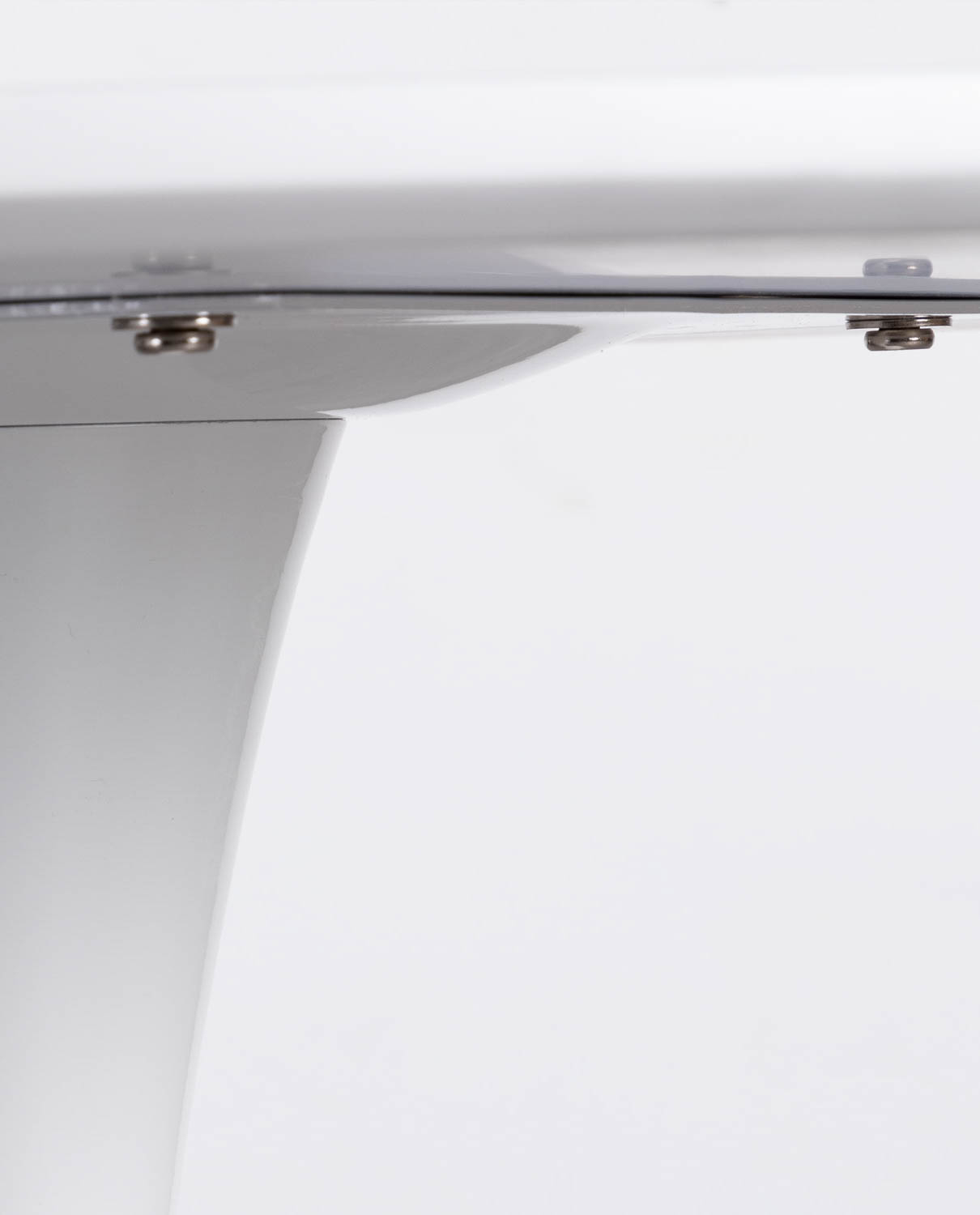 Table ronde en MDF et fibre de verre — détail 4