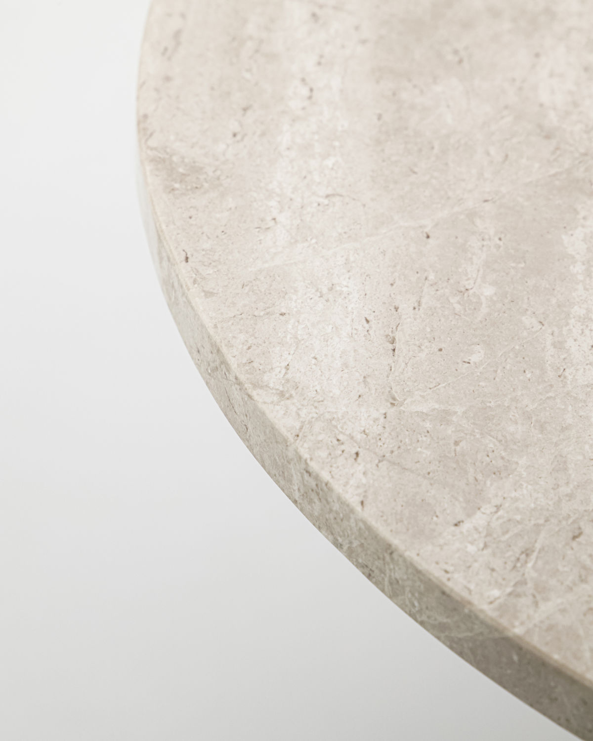 Table d'appoint en marbre beige — détail 4