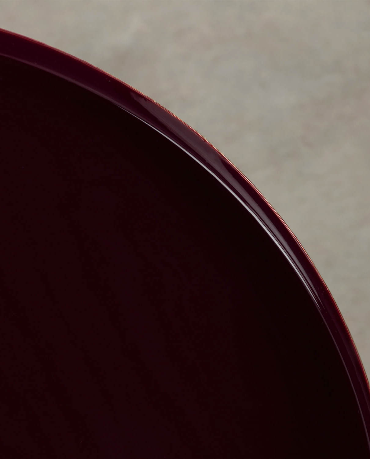 Table d'appoint ronde en métal — détail 4
