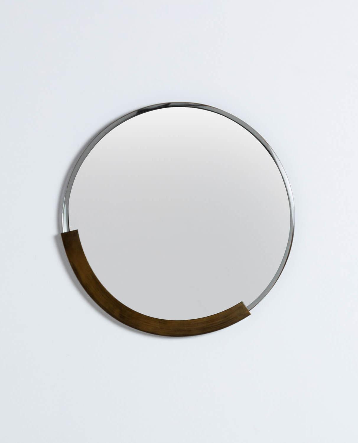 Miroir mural rond avec détail en métal