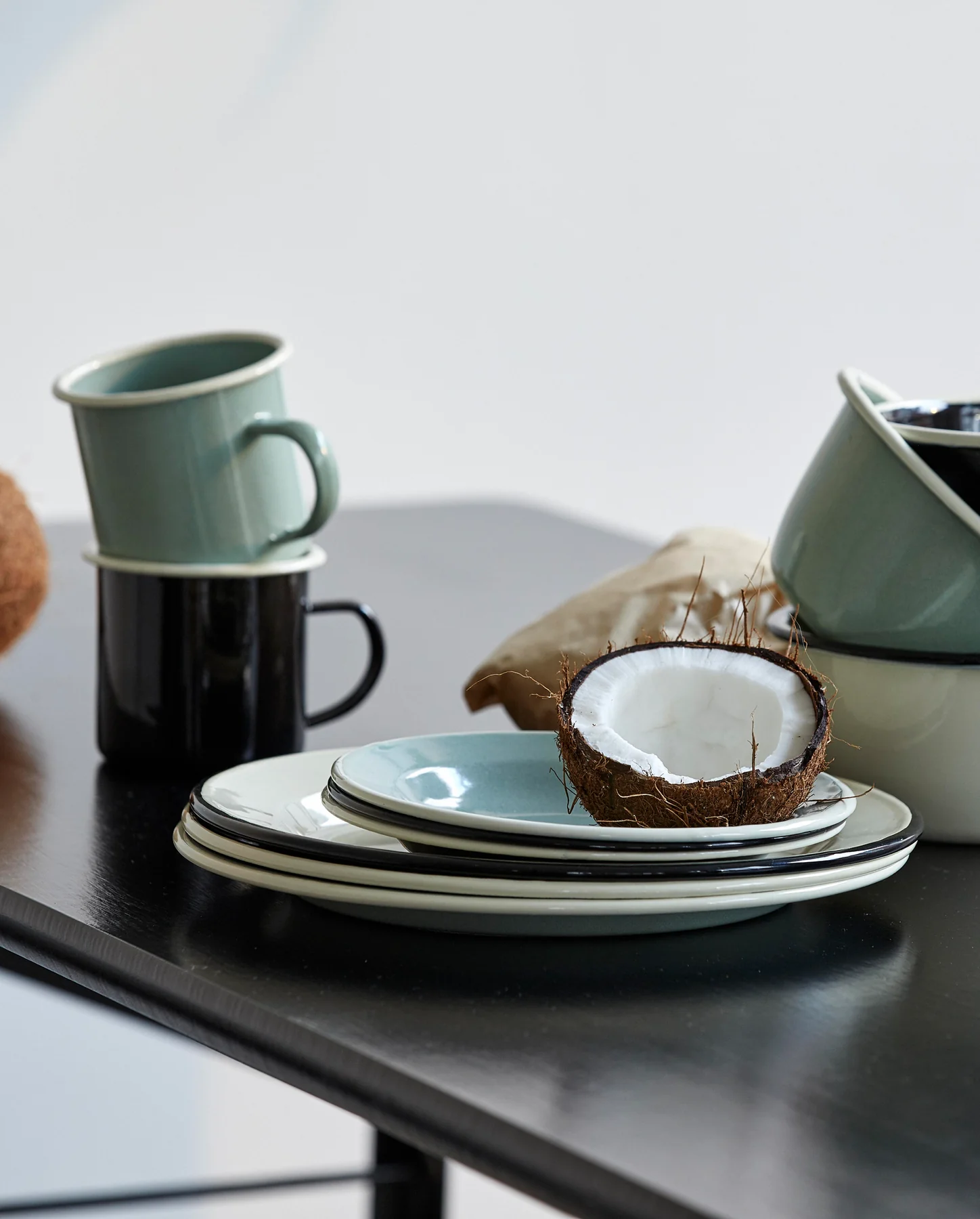 Lot de 6 petites assiettes en email vert menthe