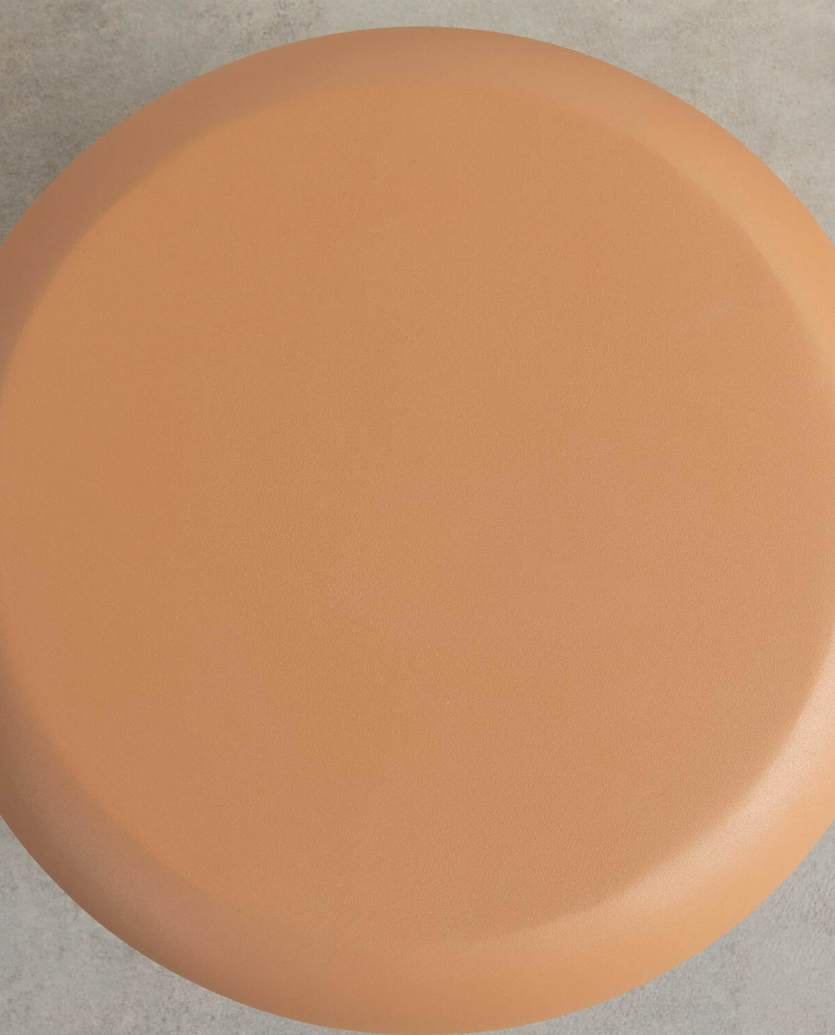 Table d'appoint ronde en métal marron — détail 5