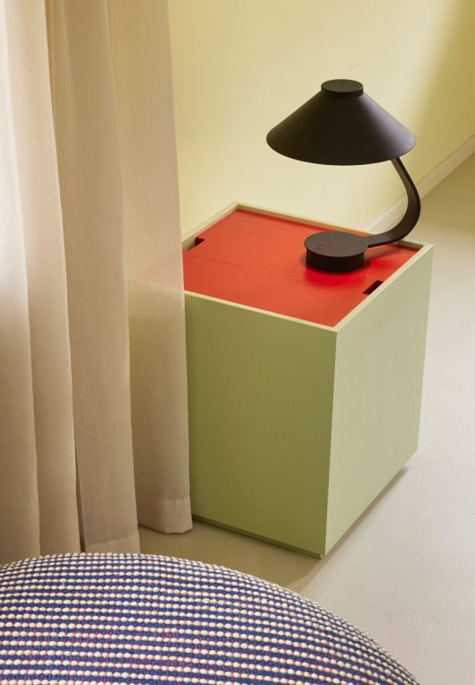 Lampe de table en fer noir avec fonction dimmable — détail 3