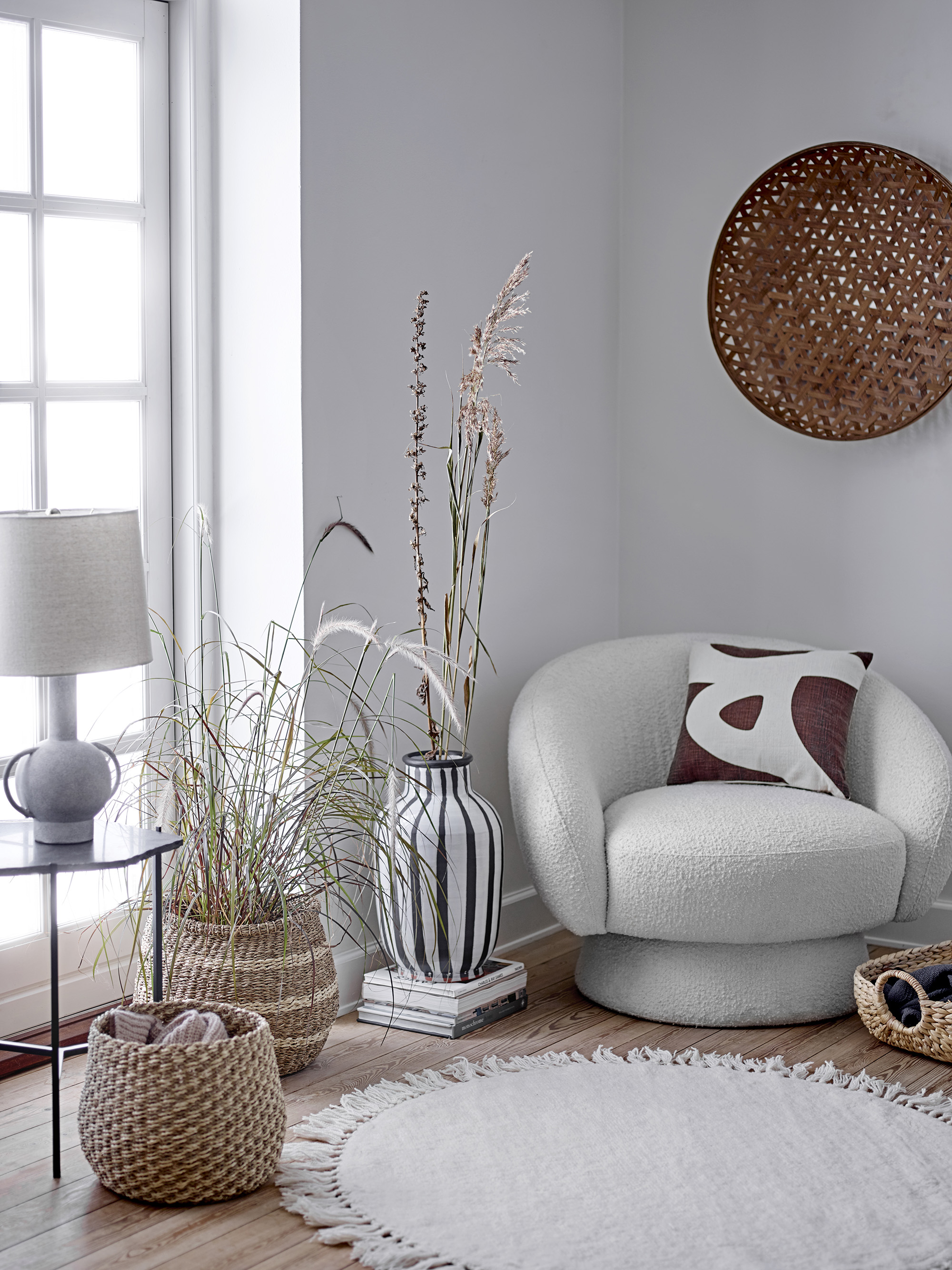 Fauteuil ovale en polyester blanc