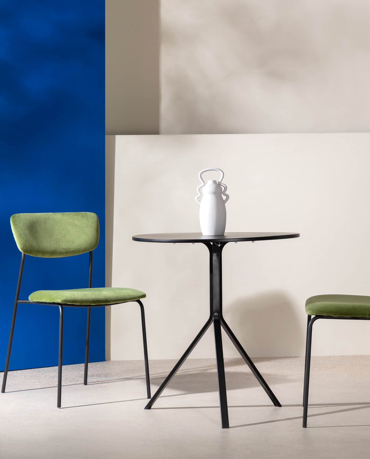 Table ronde en acier noir
