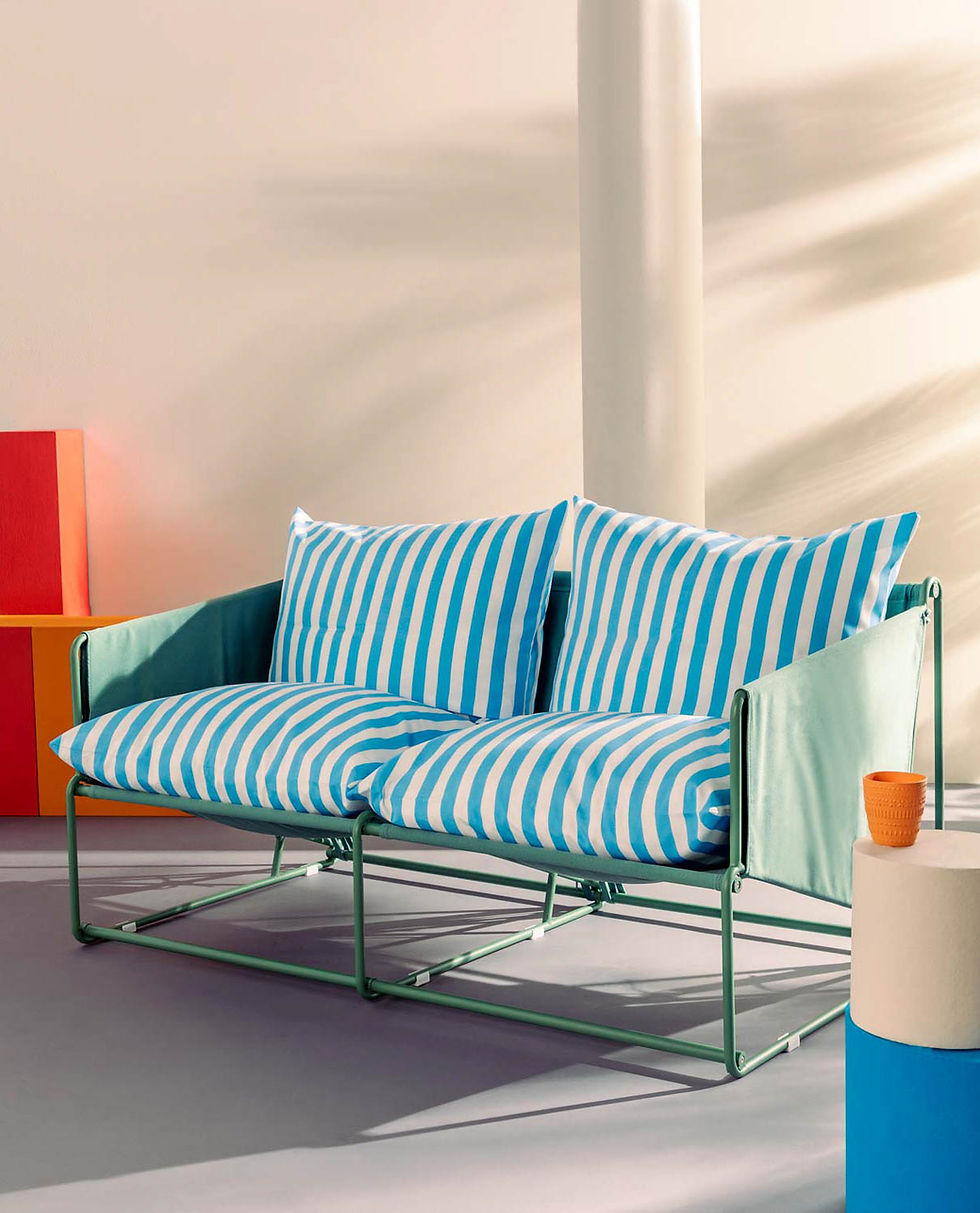 Canapé deux places en fer et assise en tissu