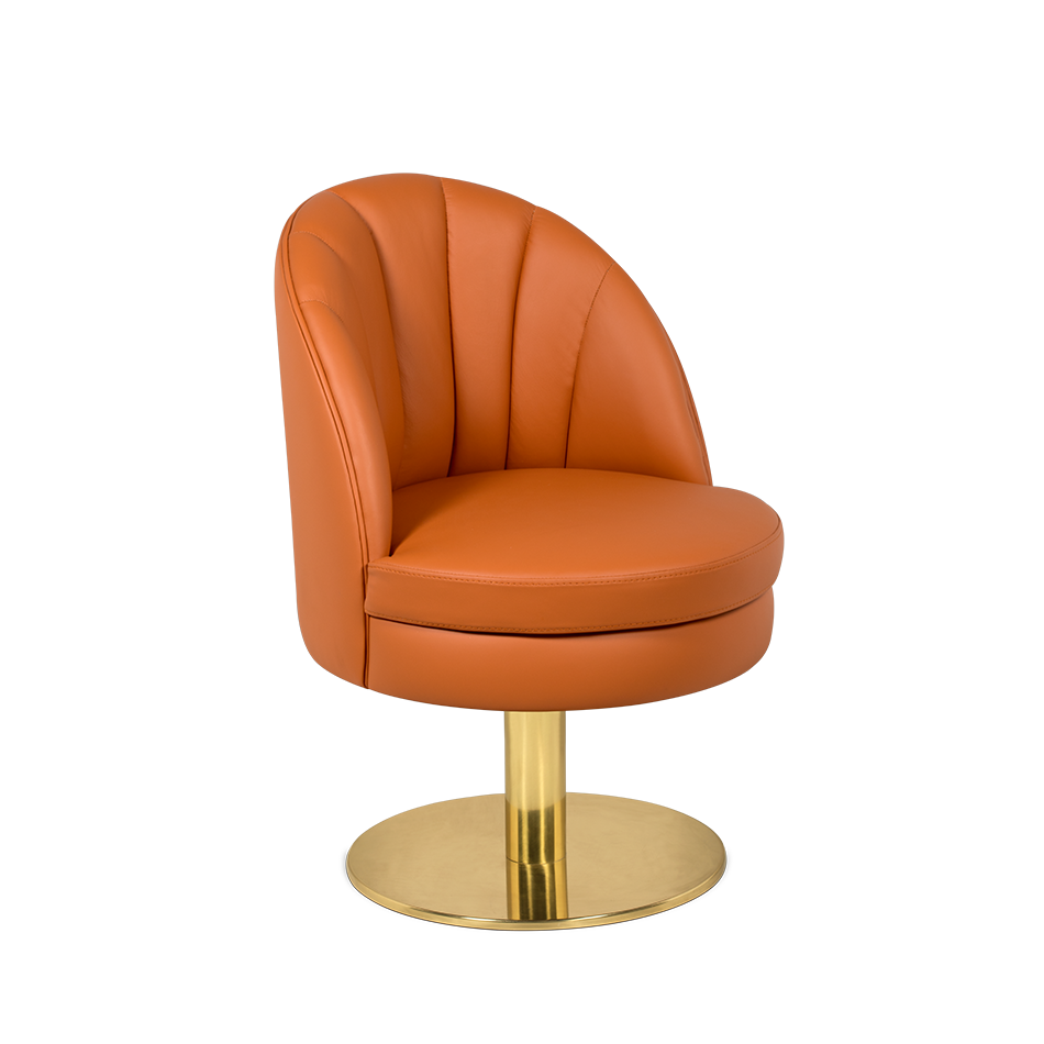 Chaise en cuir orangé