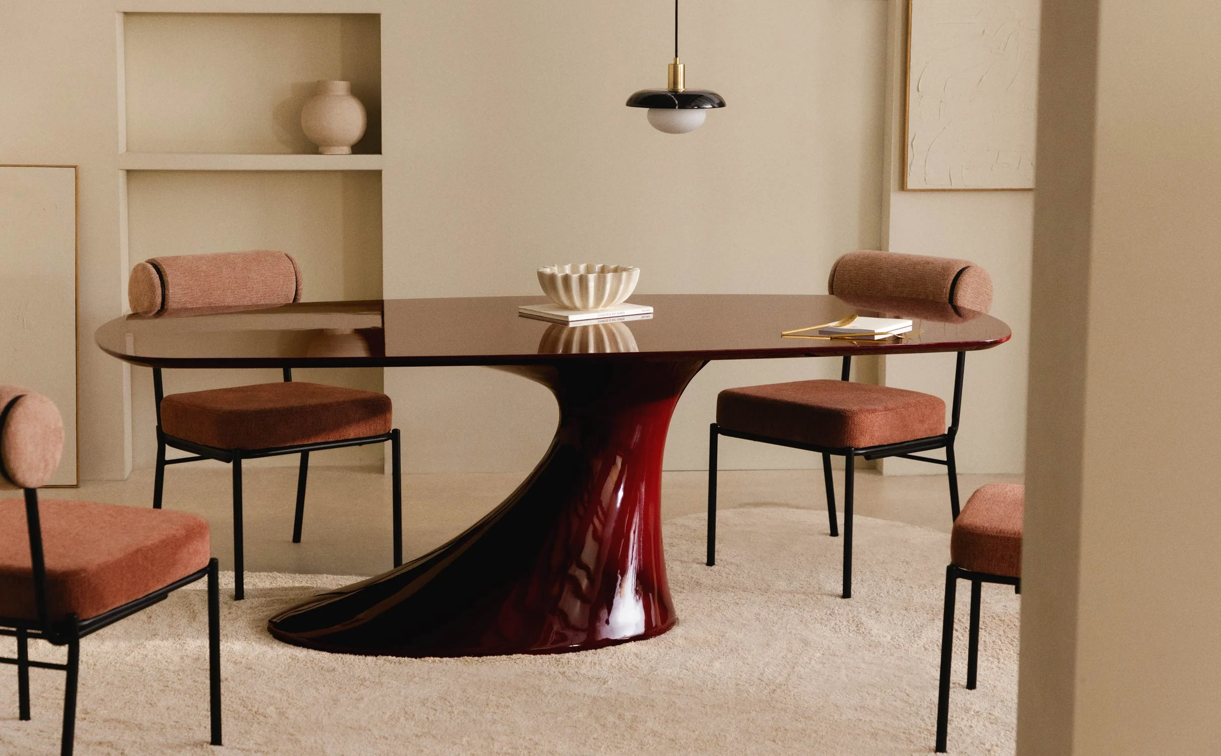 Table de salle à manger en bois et fibre de verre rouge tinto