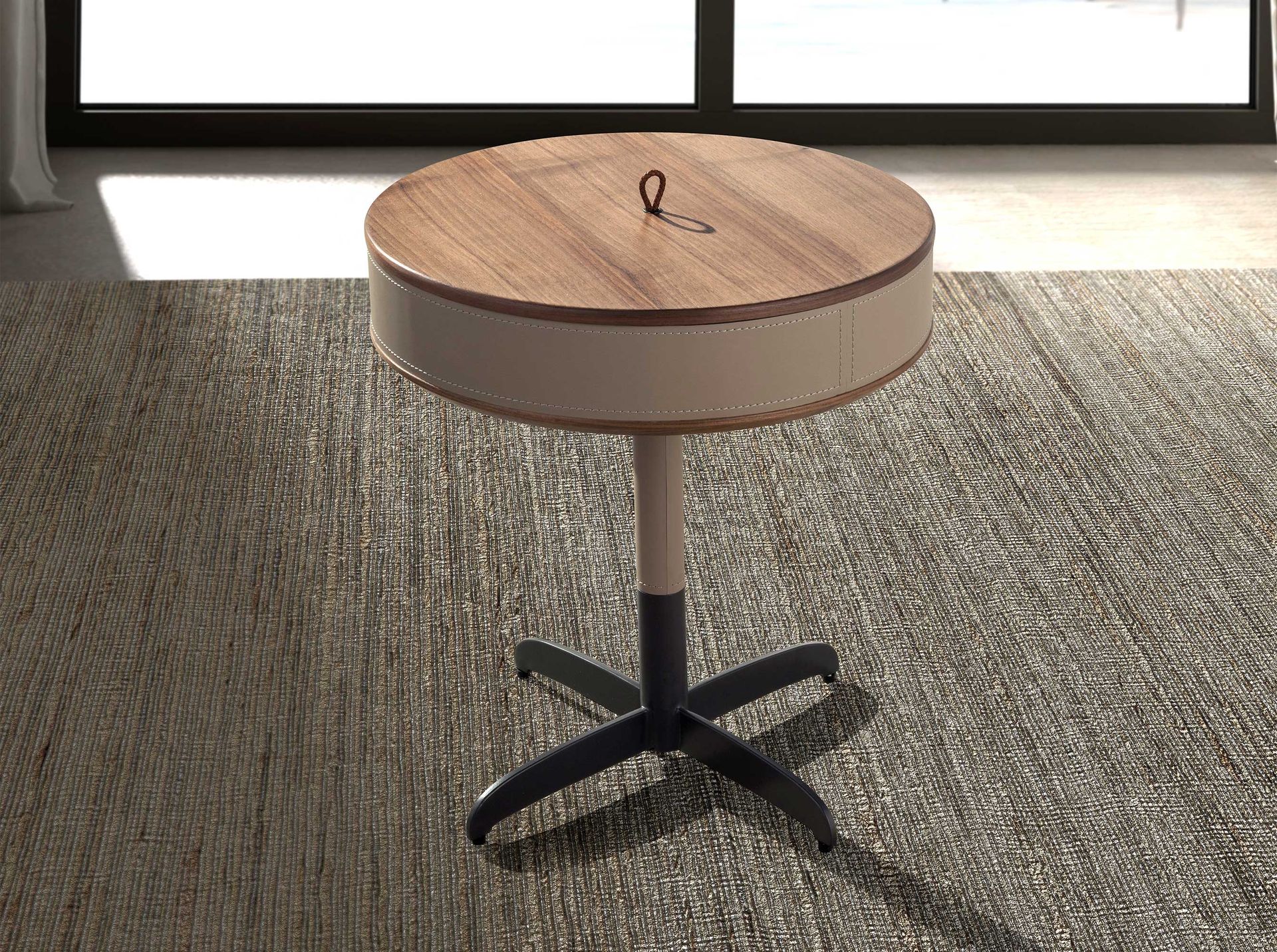 Table d’appoint ronde - Finitions taupe, gris et noyer — détail 3