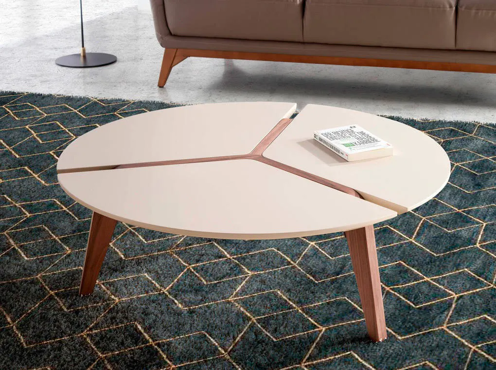 Table basse en bois laqué crème