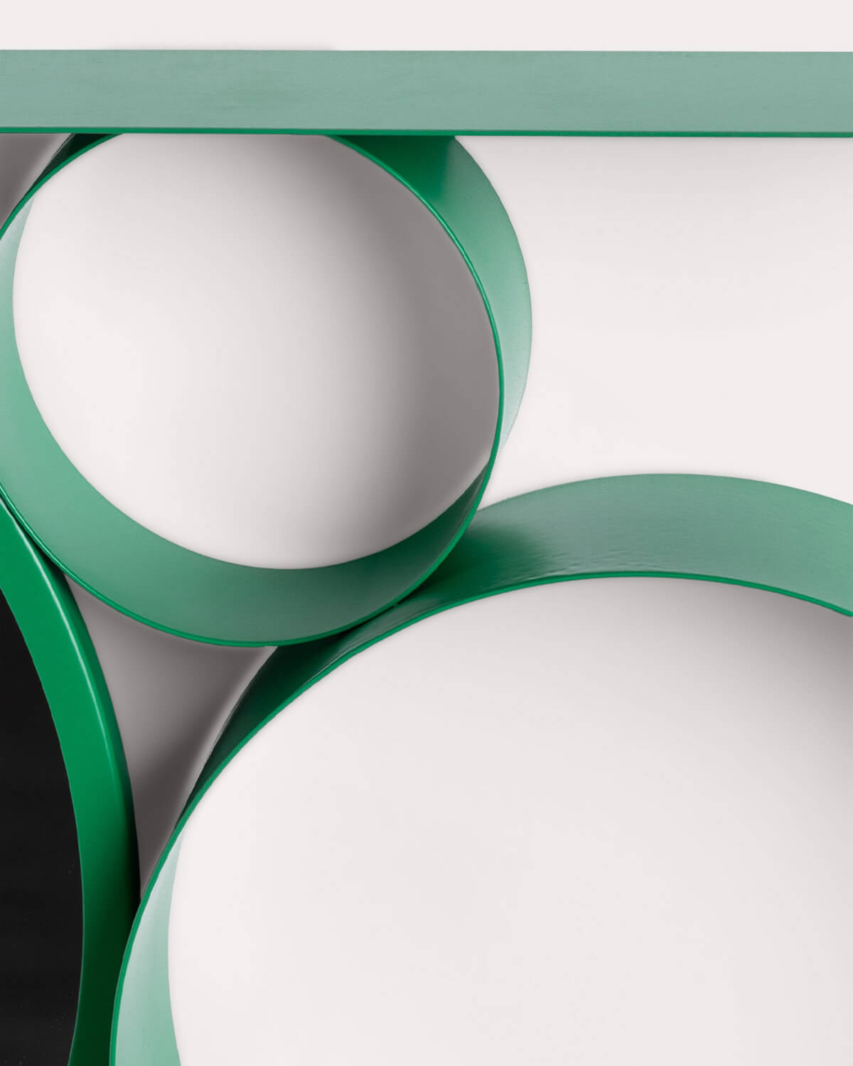 Salle de bain — Miroir mural Ø28 cm avec étagère en métal Elara