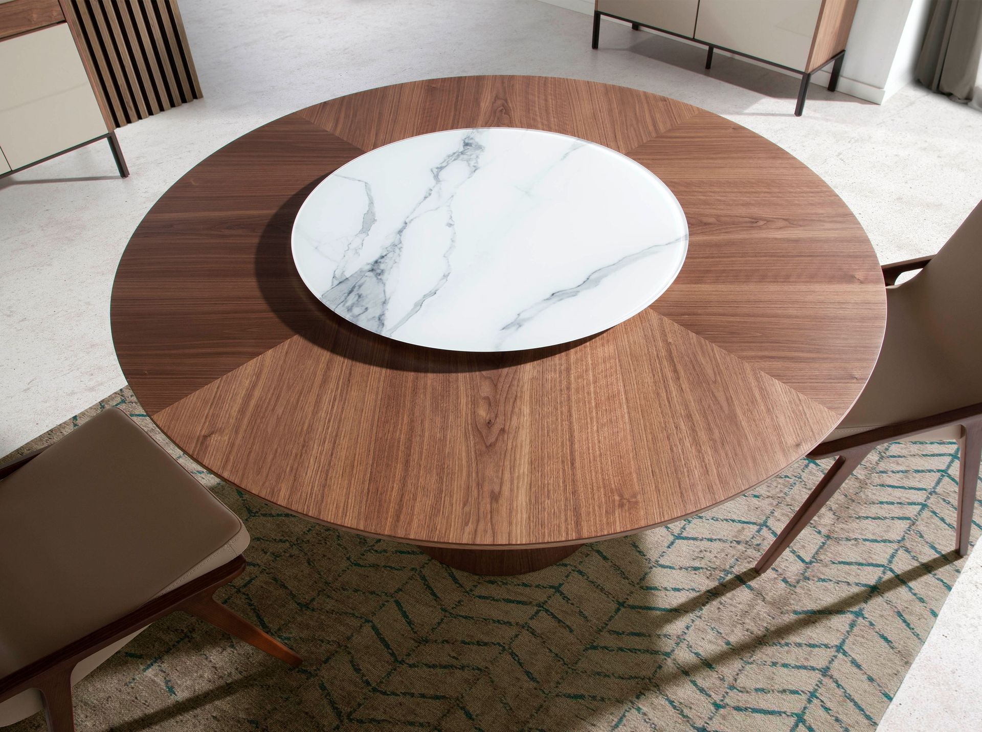 Table à manger ronde rotative noyer — détail 4