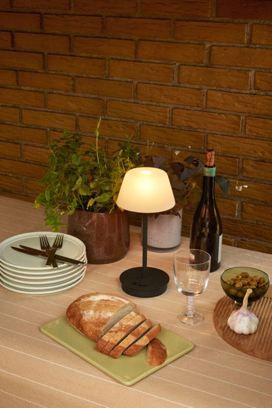Lampe de table ajustable sur batterie