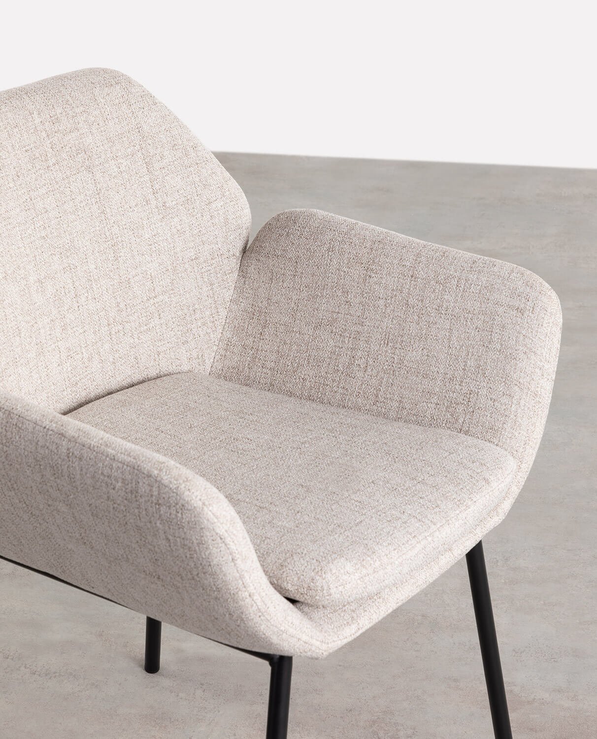 Chaise de salle à manger en métal avec accoudoir et tissu gris — détail 5