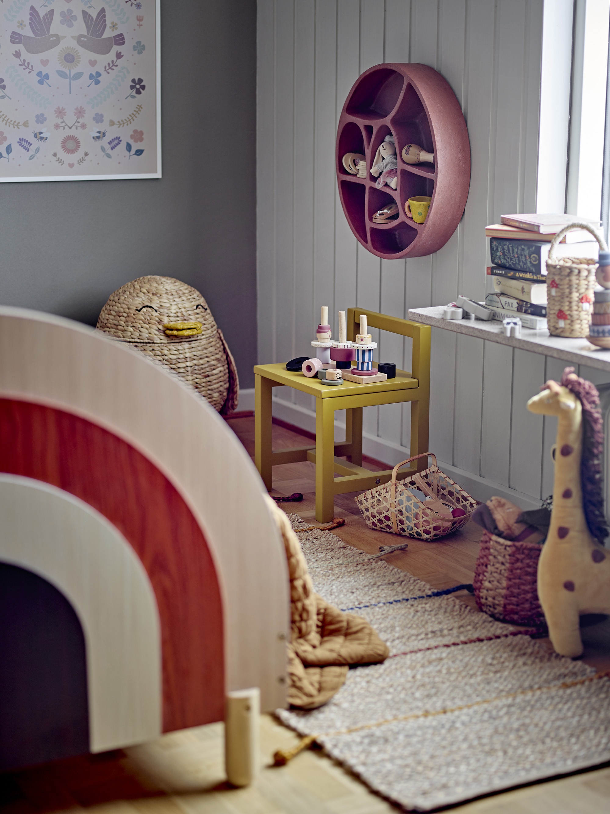 Lit enfant en MDF pied arc en ciel avec barrière — détail 6
