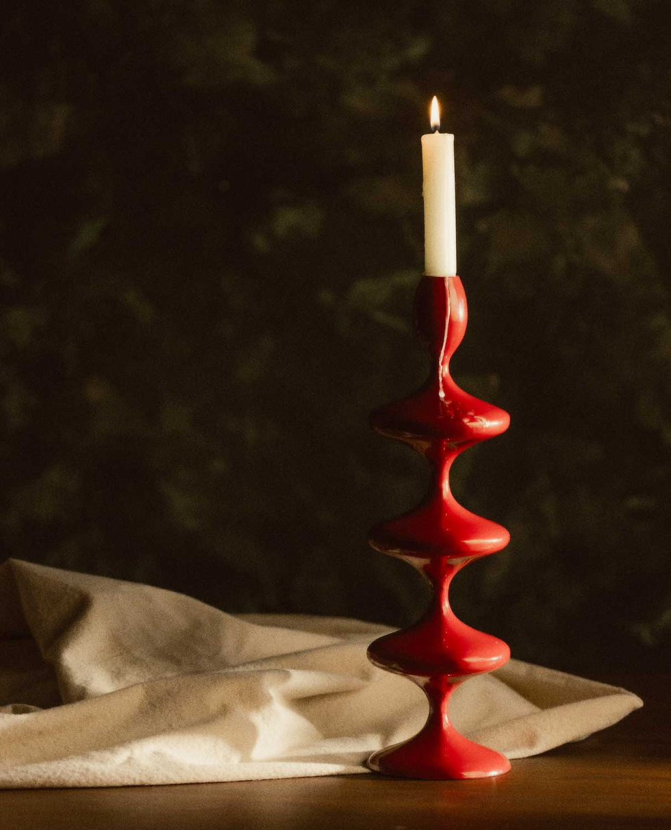 Chandelier en métal rouge