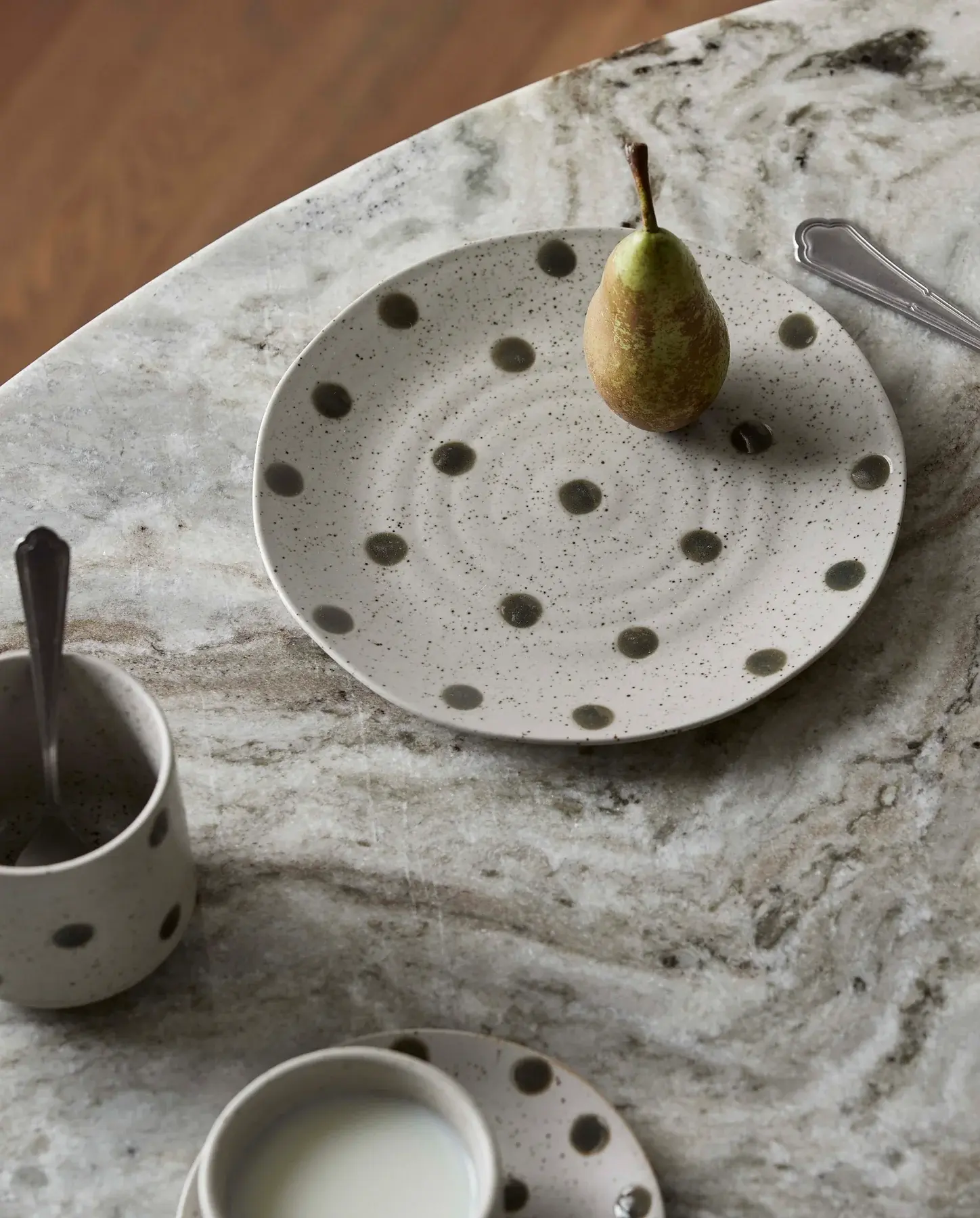 Lot de 4 assiettes en céramique crème à point vert