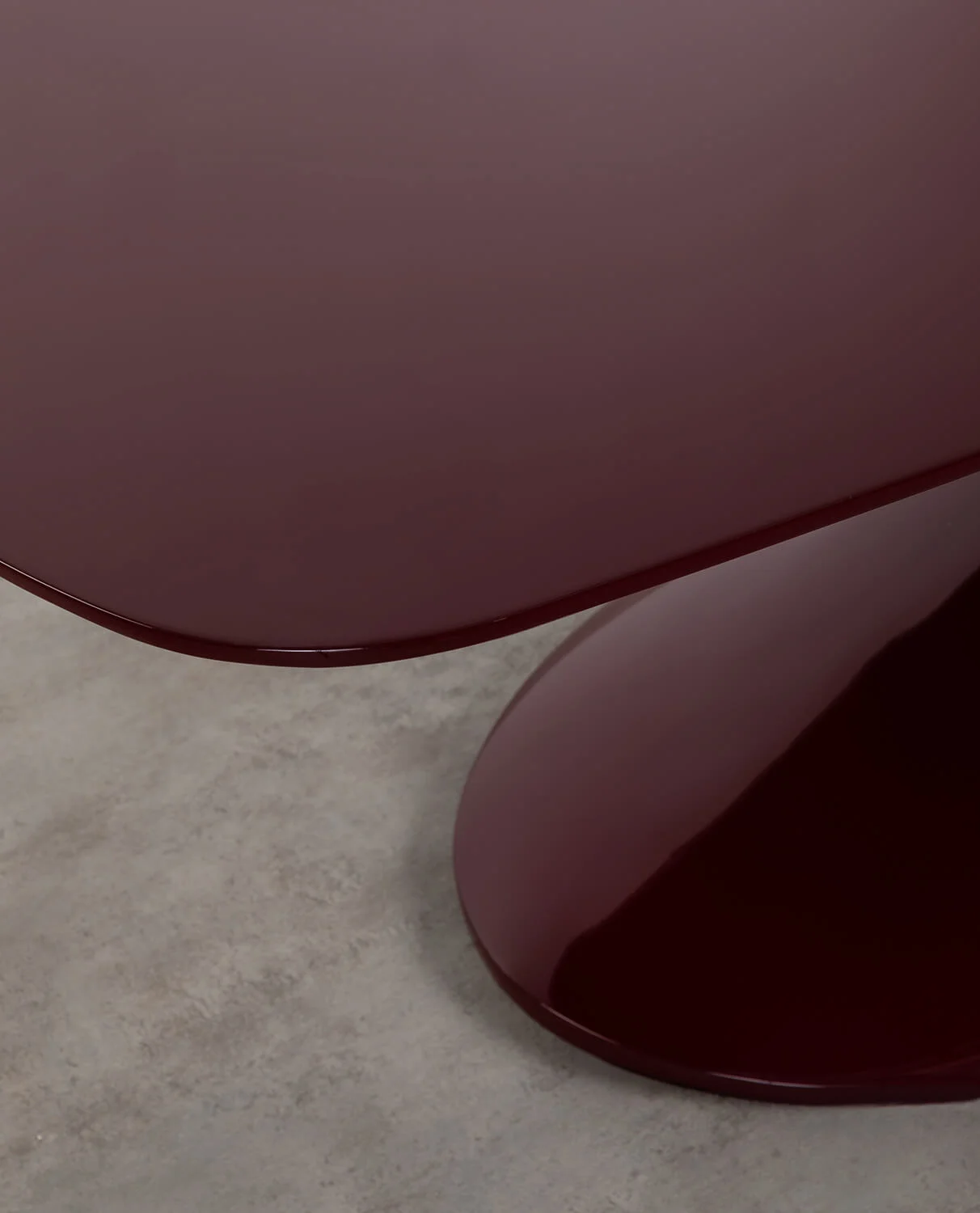 Table de salle à manger en bois et fibre de verre rouge tinto — détail 6