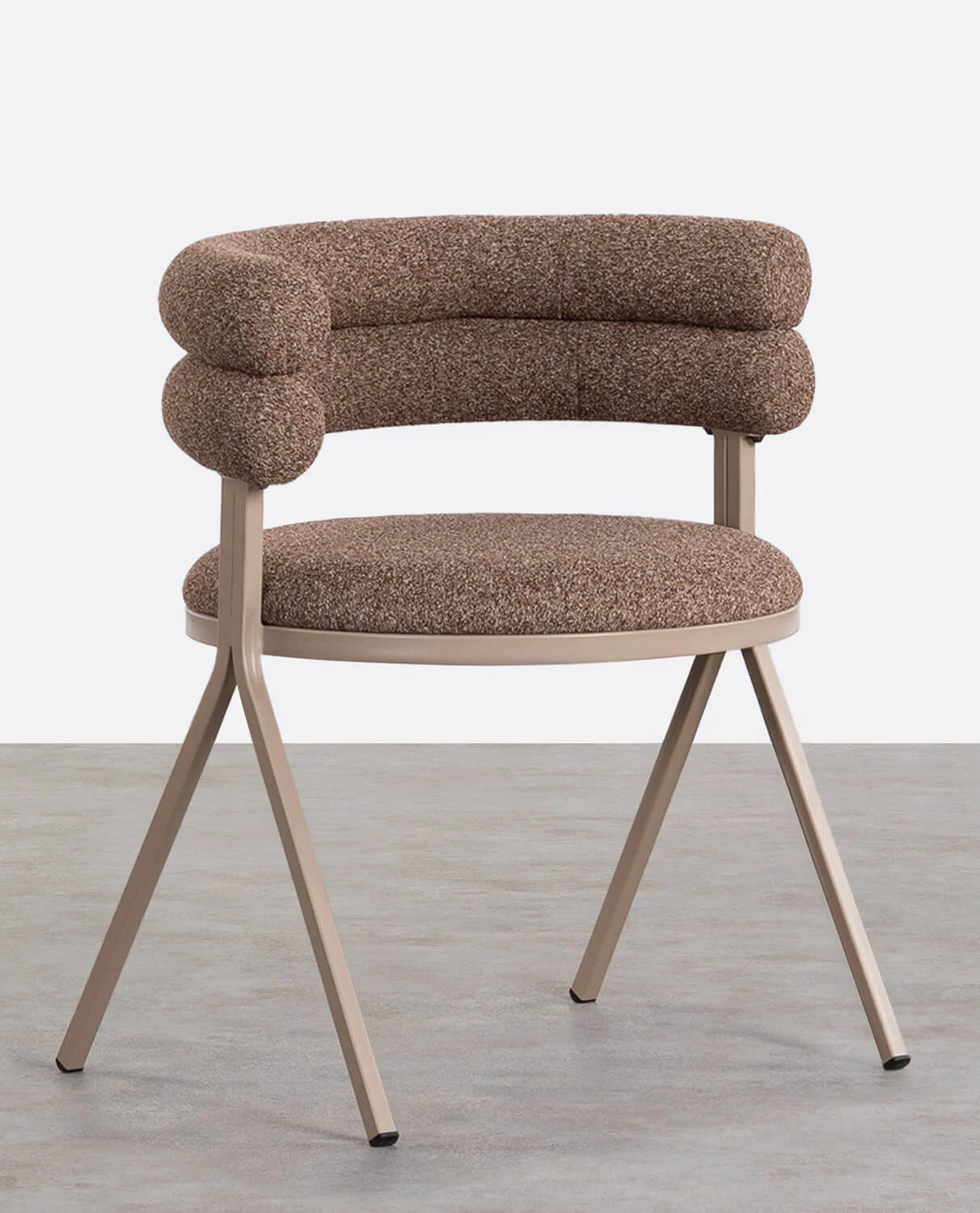 Chaise de salle à manger arrondie en métal et tissu brun foncé — détail 3