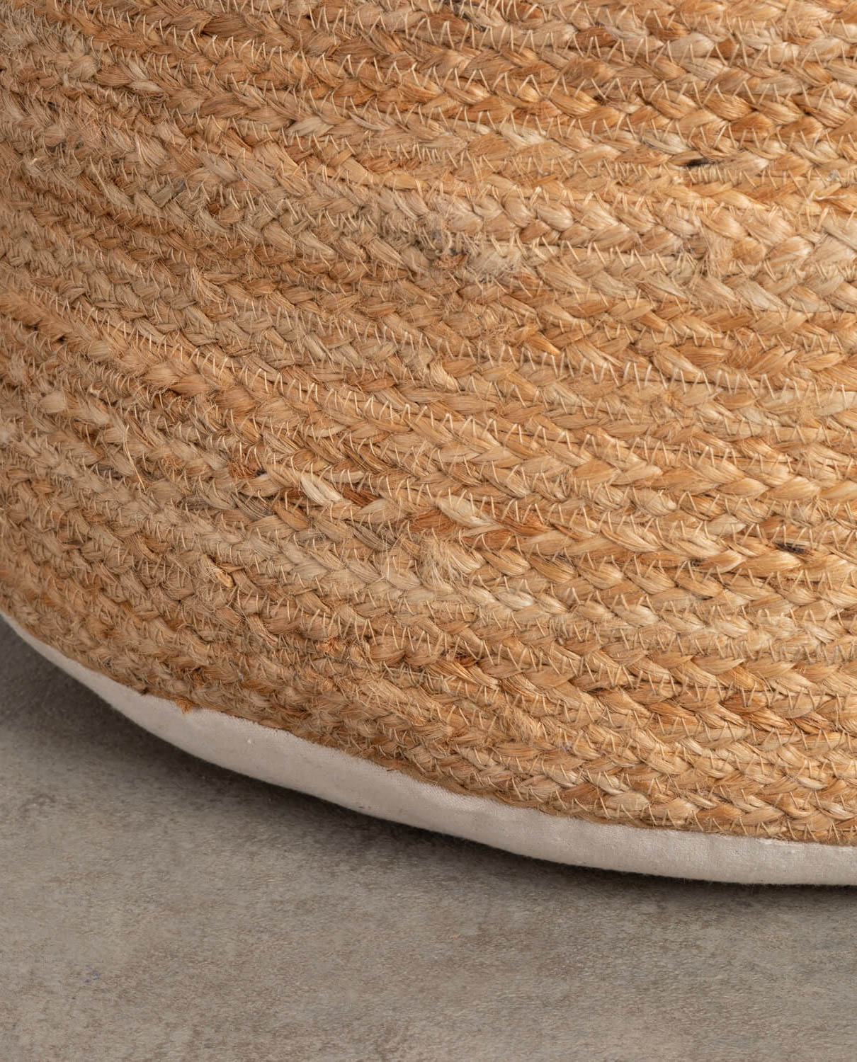 Pouf artisanal rond en jute — détail 4