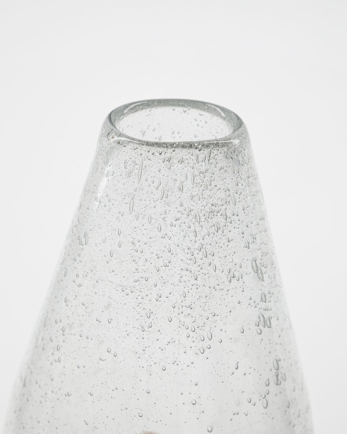 Vase avec détails en forme de goutte d'eau transparent — détail 4