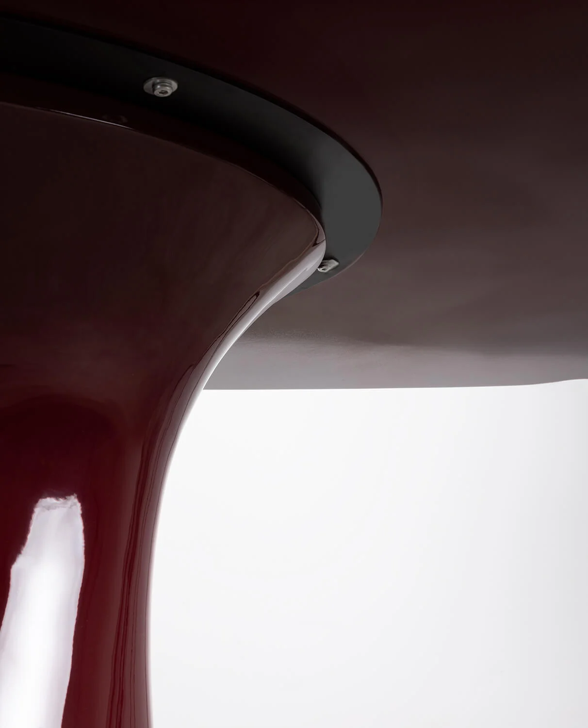 Table de salle à manger en bois et fibre de verre rouge tinto — détail 4