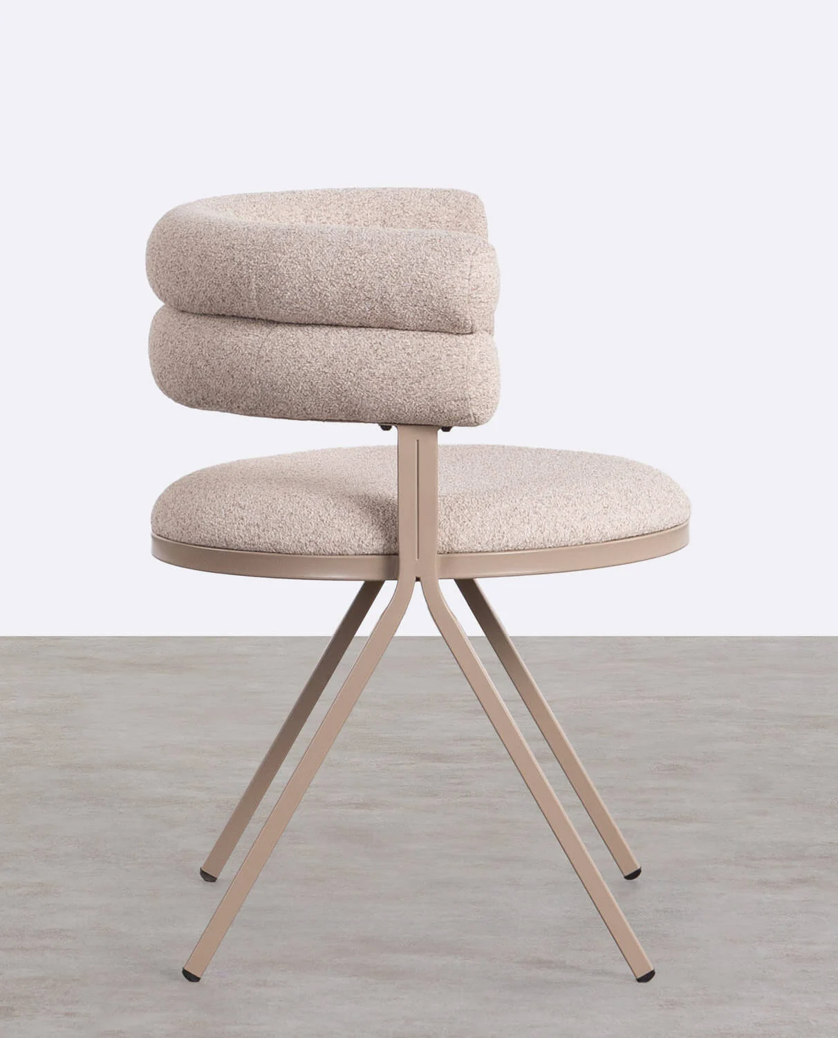 Chaise de salle à manger arrondie en métal et tissu beige — détail 4