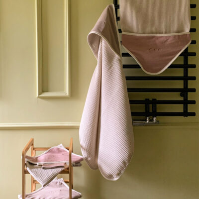 Serviette de bain 100% coton avec son gant de toilettes marron