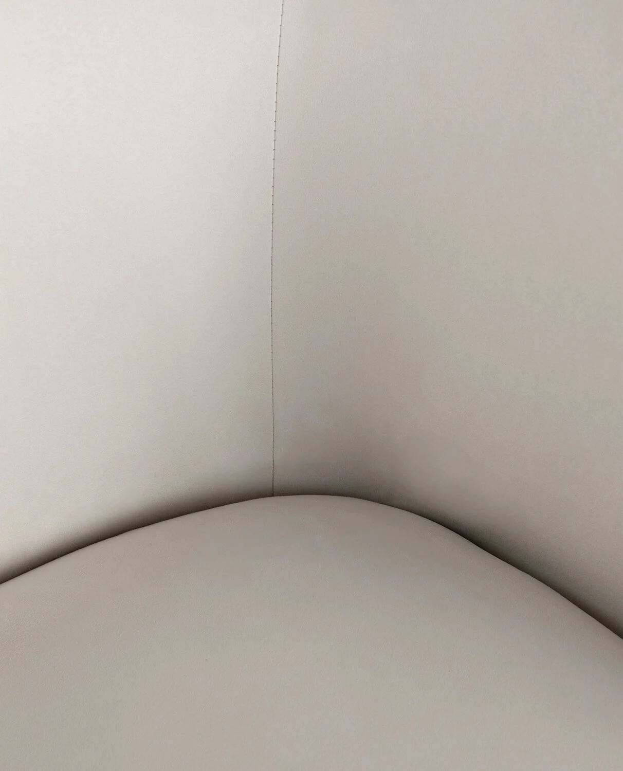 Fauteuil pivotant en tissu doux blanc — détail 5