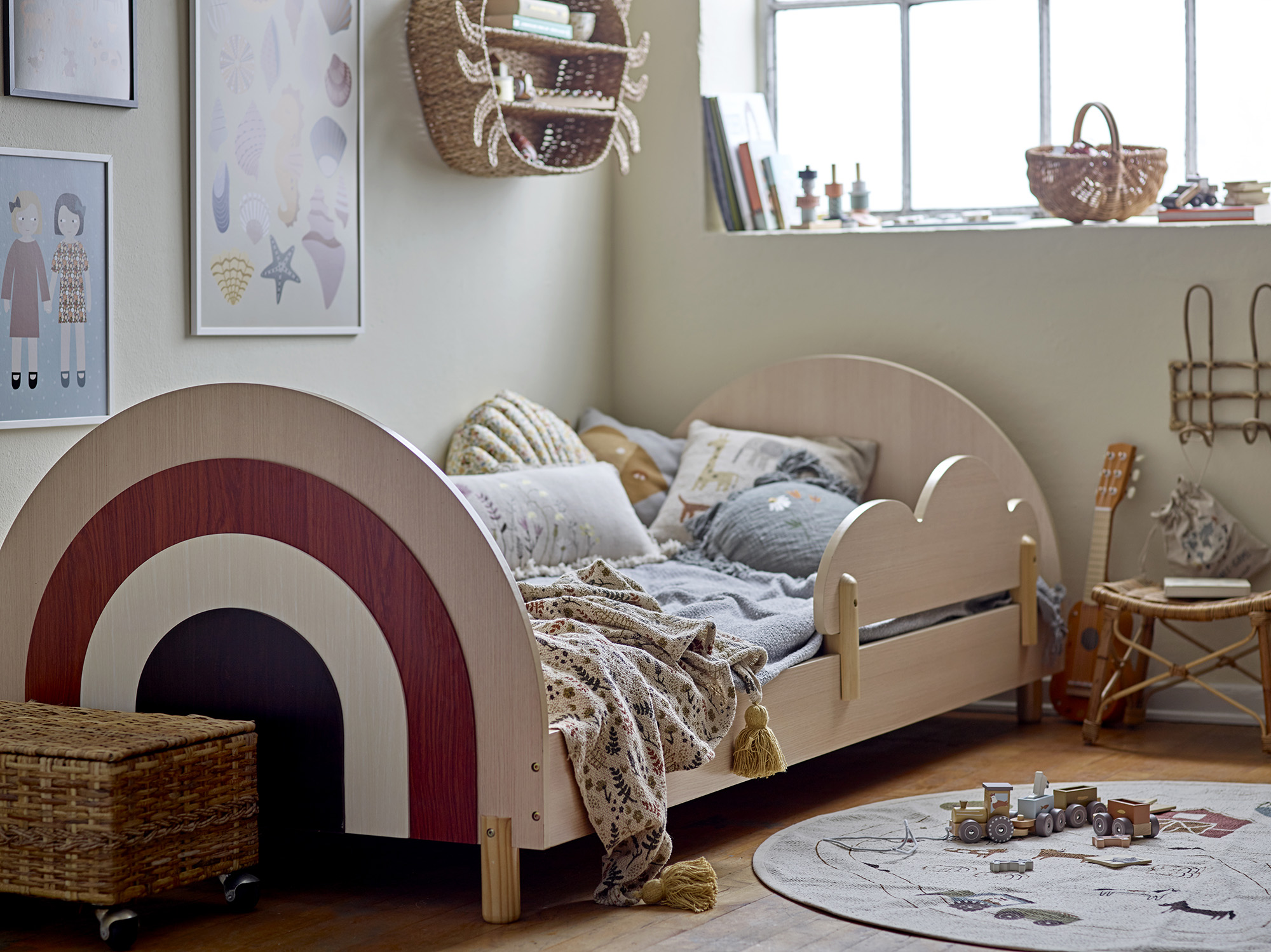 Lit enfant en MDF pied arc en ciel avec barrière