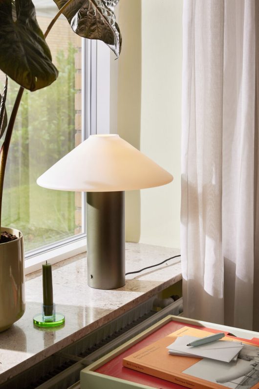 Lampe de table vert foncé
