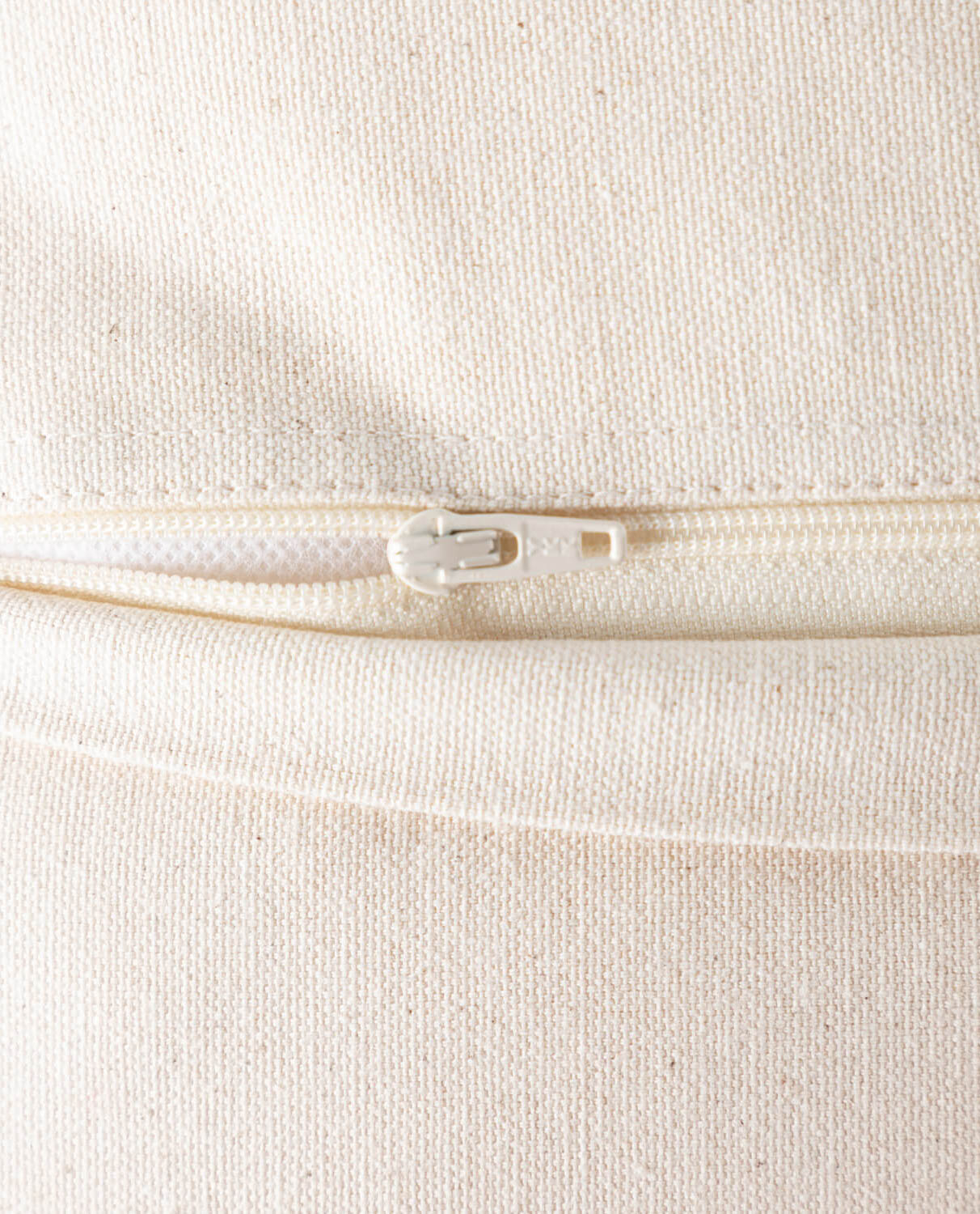 Coussin carré en coton et polyester à franges — détail 5