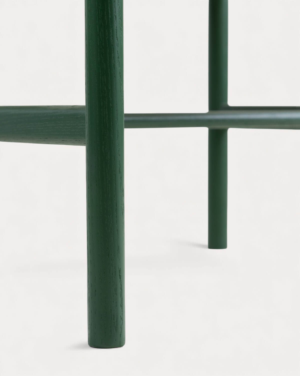 Chaise avec accoudoirs en bois et rotin Paula - Coloris au choix — détail 4