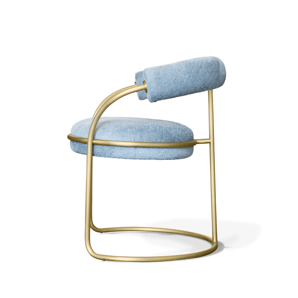 Chaise en tissu doux et laiton doré — détail 4