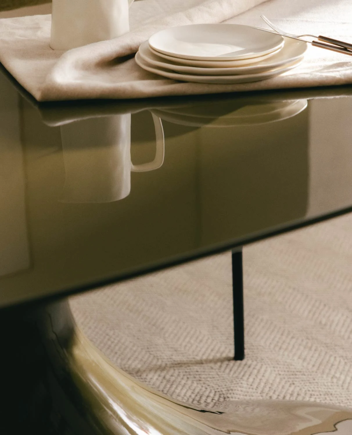 Table de salle à manger en bois et fibre de verre vert nori — détail 3