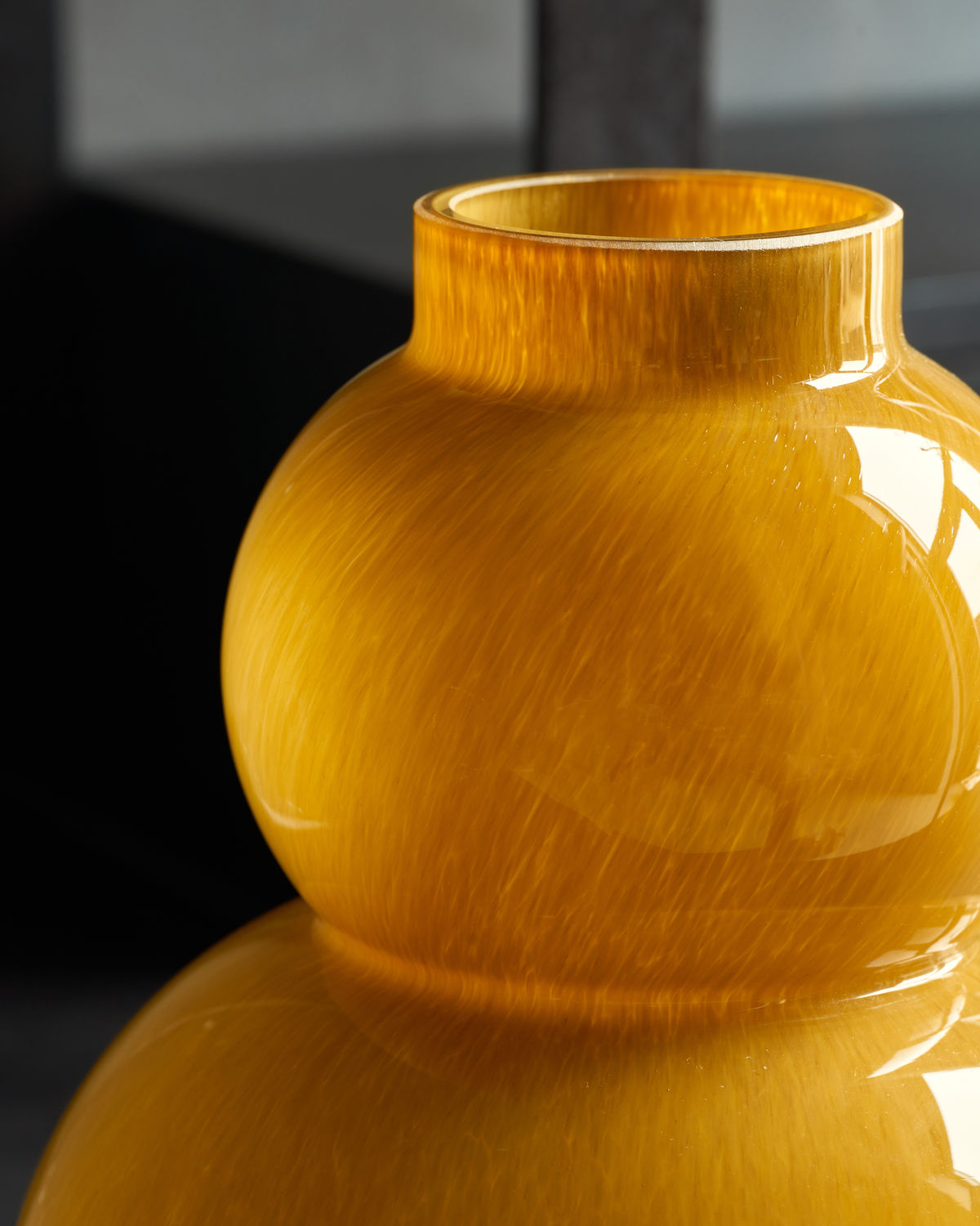 Vase en verre ambre forme ronde