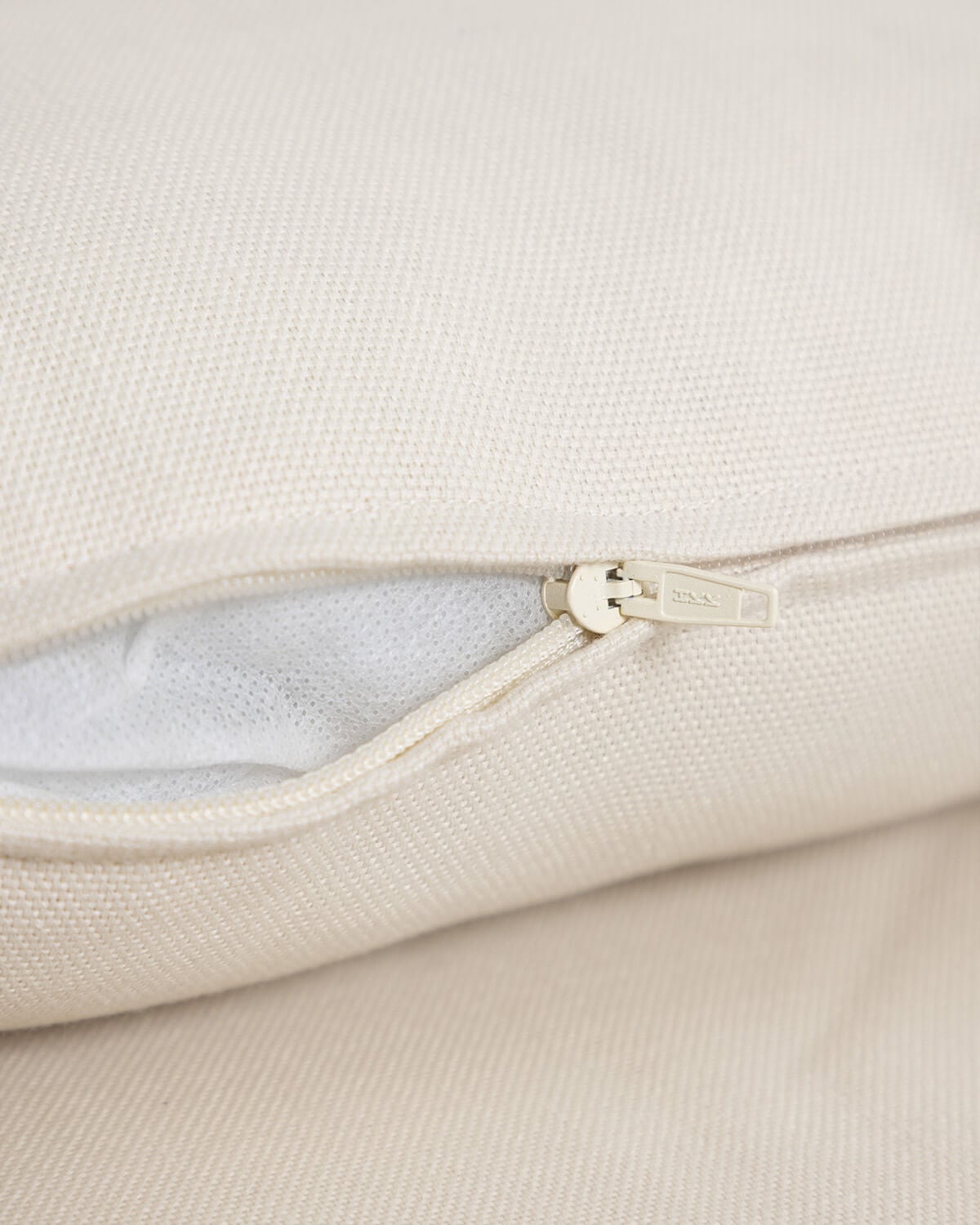 Chaise en acacia avec coussin Loli — Acacia clair — détail 4