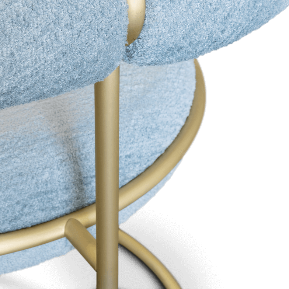 Chaise en tissu doux et laiton doré — détail 6