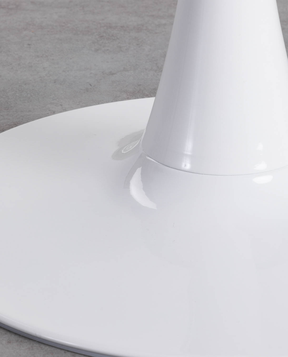Table ronde en MDF et fibre de verre — détail 5