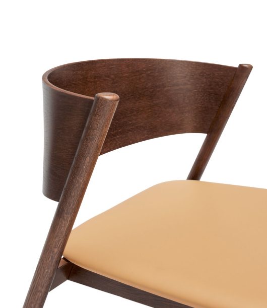 Fauteuil lounge en bois naturel et marron foncé — détail 4