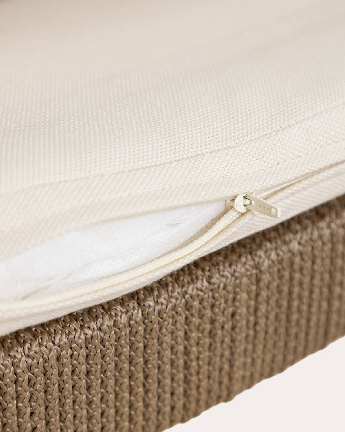 Chaise en acacia avec coussin Loli - Coloris au choix — détail 3