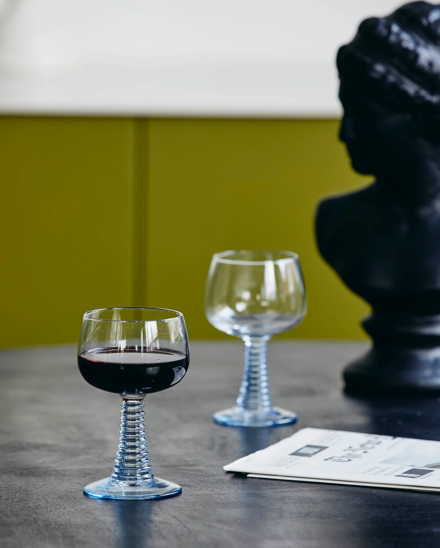 Lot de 4 verres à vin pied bleu