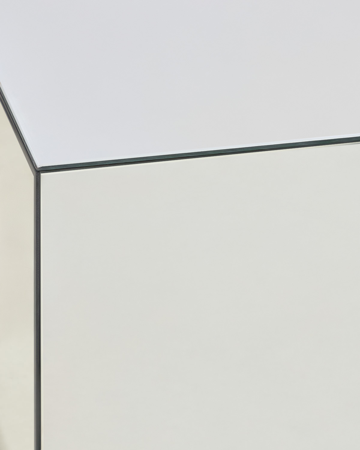 Table d'appoint carrée 40x40 cm en verre Ninel — détail 4