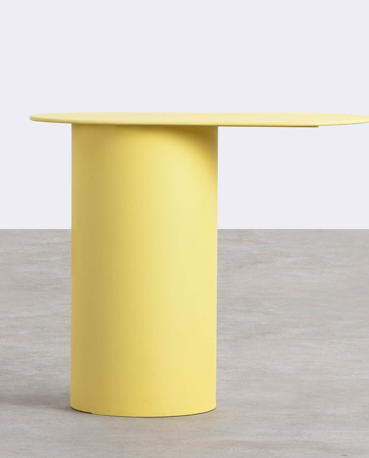 Table d'appoint ovale en métal jaune — détail 4