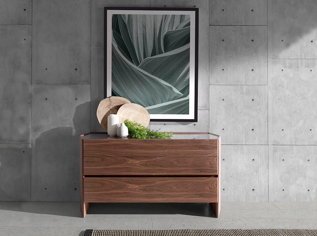 Commode hexagonale en bois de noyer et verre trempé