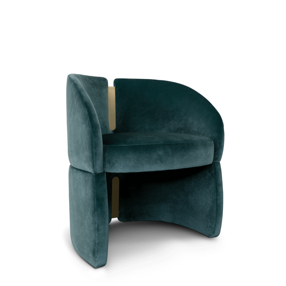 Fauteuil en velours avec détails en laiton doré