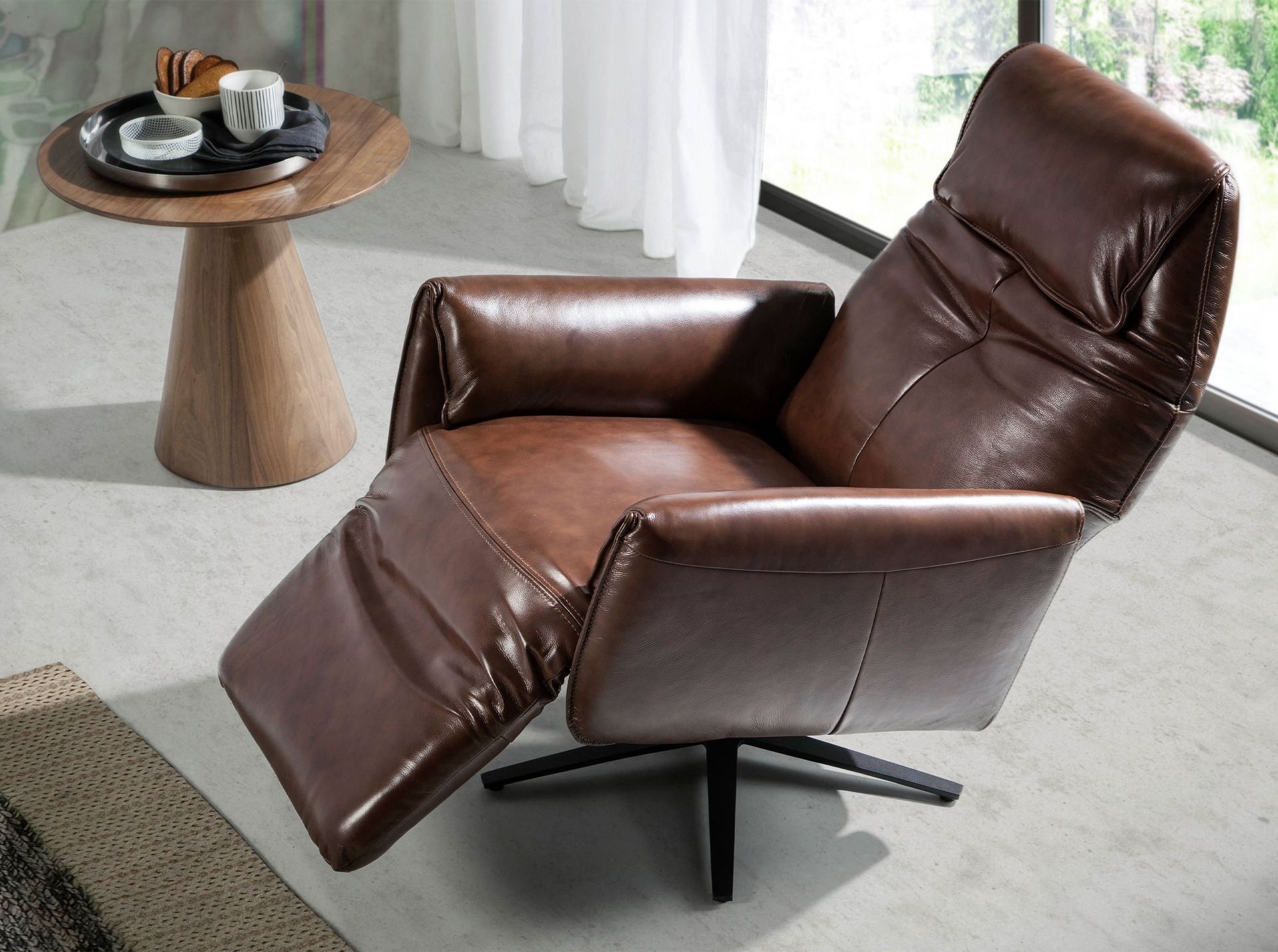 Fauteuil pivotant en cuir marron chocolat - Coloris marron et noir — détail 5