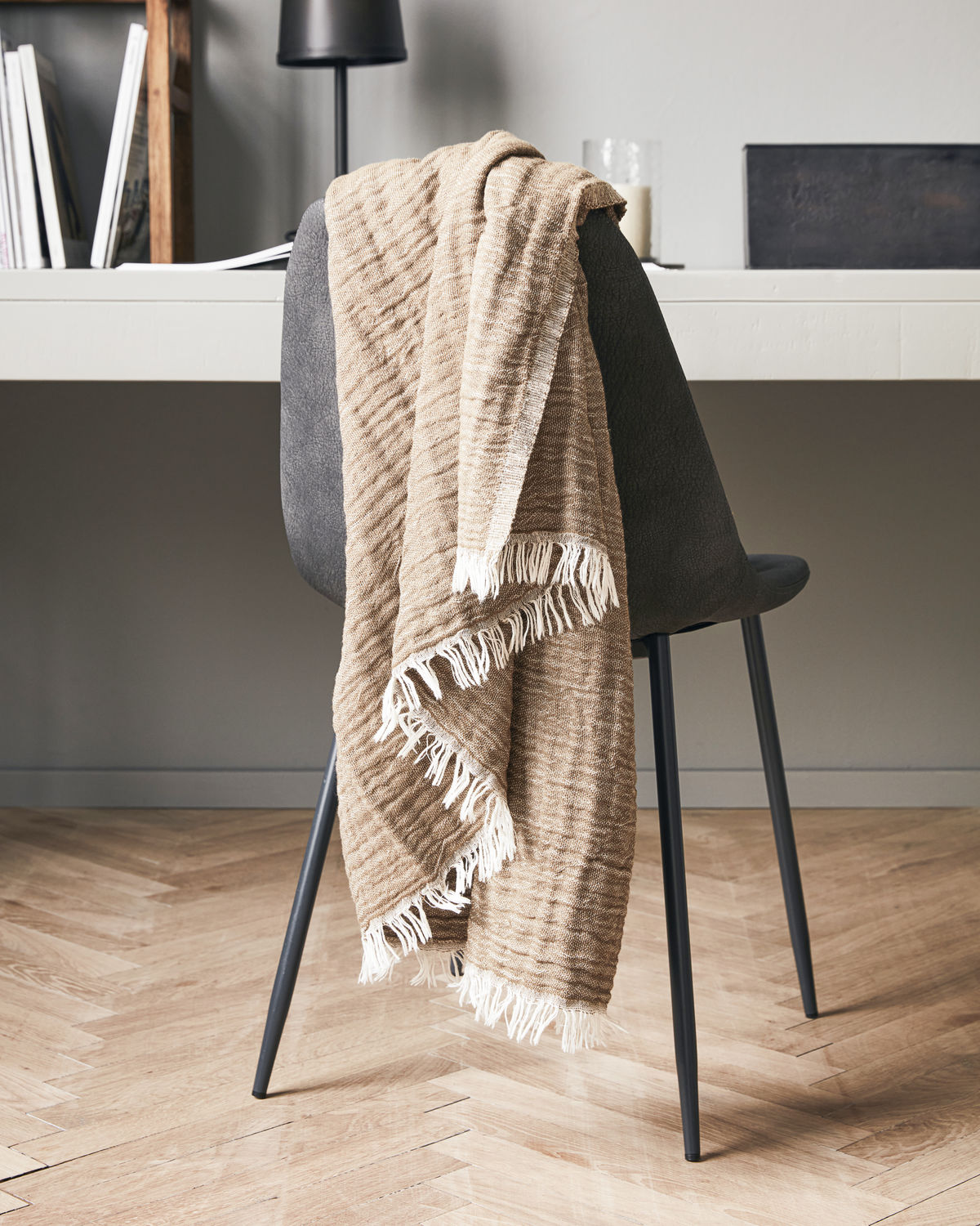 Plaid en coton marron avec franges blanche