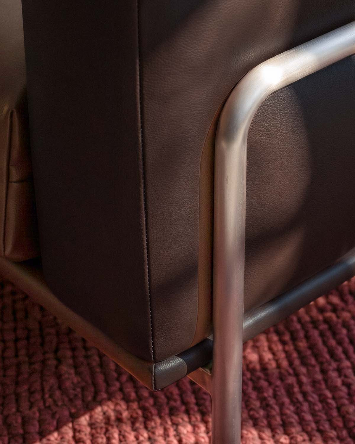 Fauteuil Jahir en métal et similicuir - Marron Chocolat — détail 3