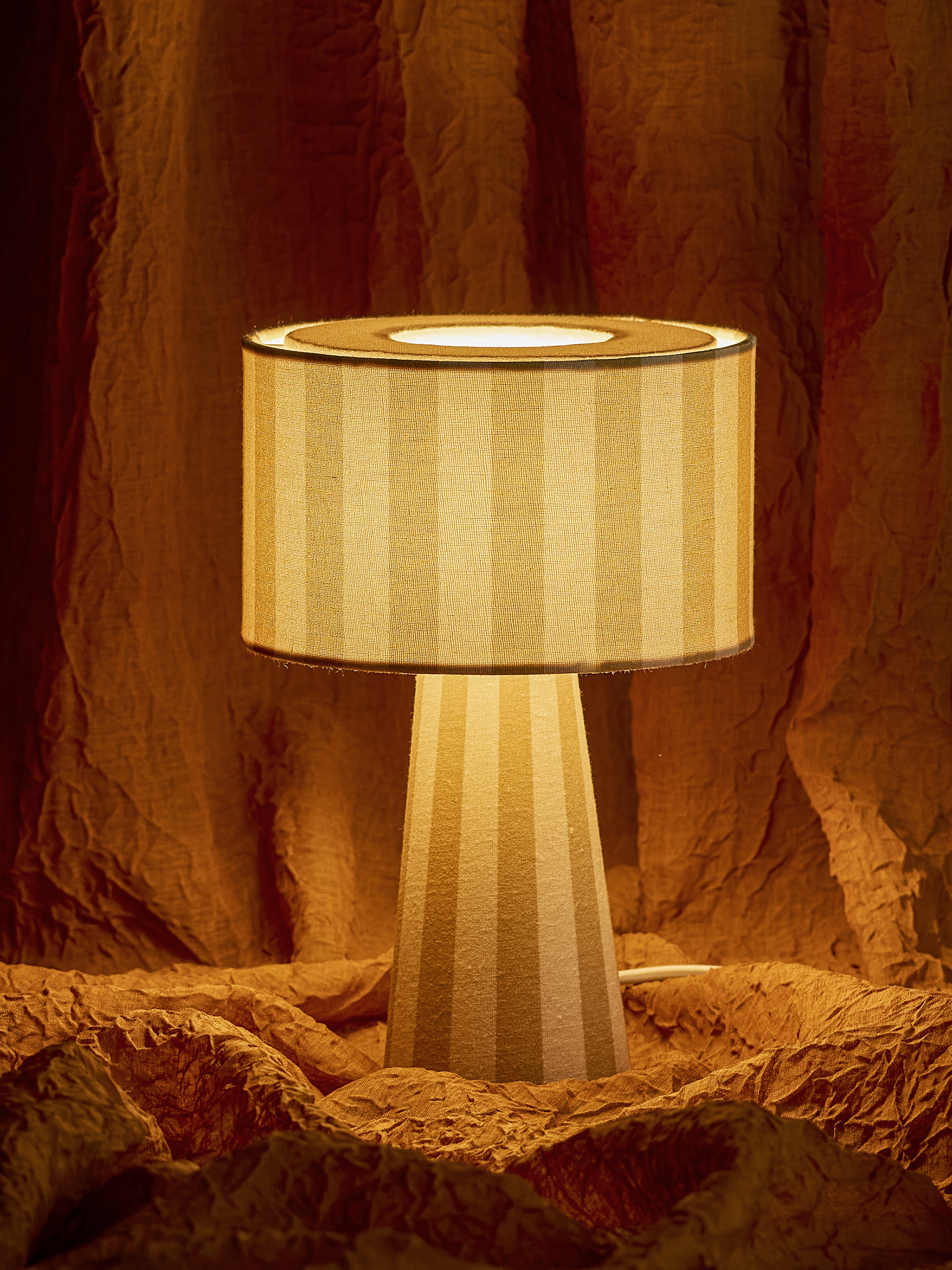 Lampe de table Emmie en linen - Coloris jaune
